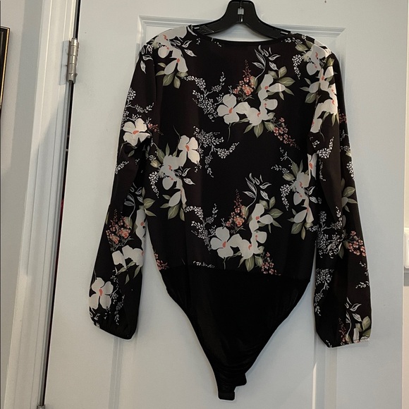 Boohoo Women’s Body Suit Size 10=L  Floral Black Background Ties Round Neckline - Picture 8 of 11